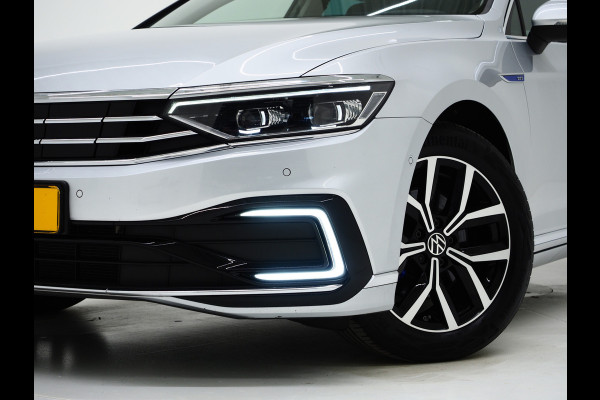 Volkswagen Passat Variant 1.4 TSI PHEV GTE R-line | Panoramadak | Trekhaak | Dynaudio | 360 | Massage | Head Up | Adaptive