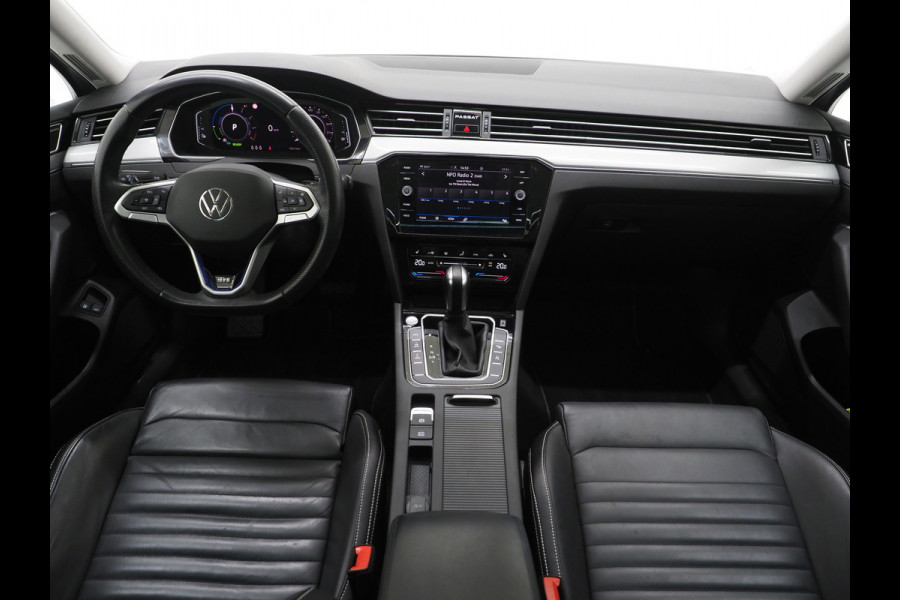 Volkswagen Passat Variant 1.4 TSI PHEV GTE R-line | Panoramadak | Trekhaak | Dynaudio | 360 | Massage | Head Up | Adaptive