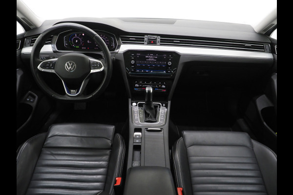 Volkswagen Passat Variant 1.4 TSI PHEV GTE R-line | Panoramadak | Trekhaak | Dynaudio | 360 | Massage | Head Up | Adaptive