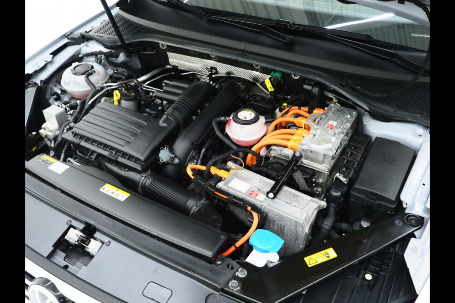 Volkswagen Passat Variant 1.4 TSI PHEV GTE R-line | Panoramadak | Trekhaak | Dynaudio | 360 | Massage | Head Up | Adaptive