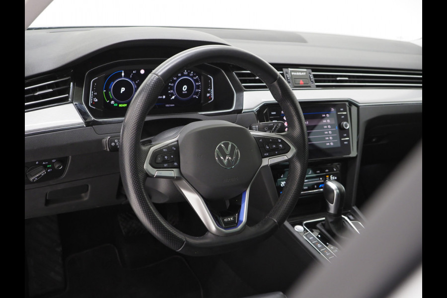 Volkswagen Passat Variant 1.4 TSI PHEV GTE R-line | Panoramadak | Trekhaak | Dynaudio | 360 | Massage | Head Up | Adaptive