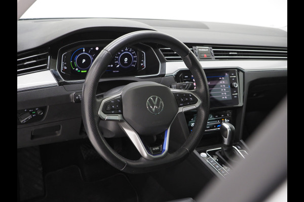 Volkswagen Passat Variant 1.4 TSI PHEV GTE R-line | Panoramadak | Trekhaak | Dynaudio | 360 | Massage | Head Up | Adaptive