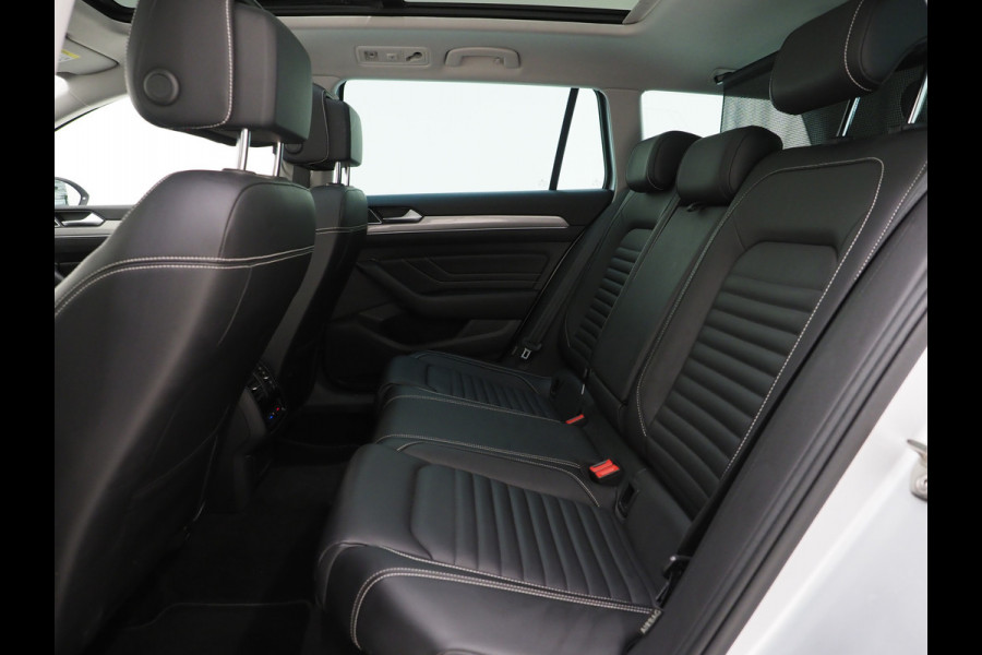 Volkswagen Passat Variant 1.4 TSI PHEV GTE R-line | Panoramadak | Trekhaak | Dynaudio | 360 | Massage | Head Up | Adaptive