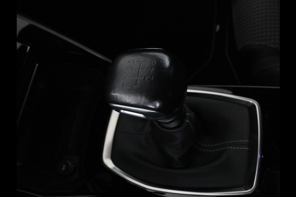 Peugeot 208 1.2 PureTech GT-Line | Panoramadak | Carplay | Afneembare trekhaak | Cruise control | Full LED | Navigatie | Camera | Sfeerverlichting