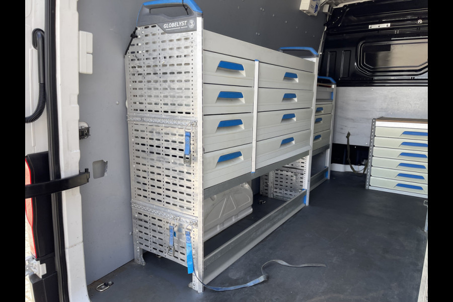 Volkswagen Crafter 35 2.0 TDI 140pk L3H3 ( voorheen L2H2 ) Comfortline / vaste prijs rijklaar € 20.950 ex btw / Sortimo ingerichte laadruimte met Victron omvormer / airco / cruise / navi / camera / trekhaak !