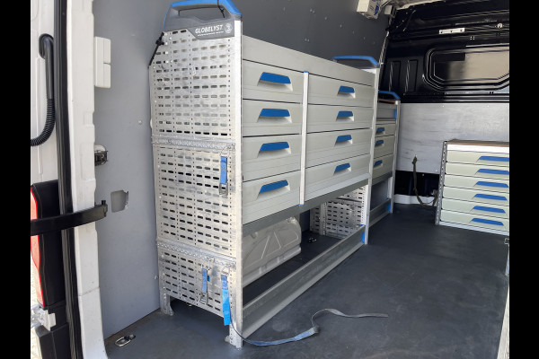 Volkswagen Crafter 35 2.0 TDI 140pk L3H3 ( voorheen L2H2 ) Comfortline / vaste prijs rijklaar € 20.950 ex btw / Sortimo ingerichte laadruimte met Victron omvormer / airco / cruise / navi / camera / trekhaak !