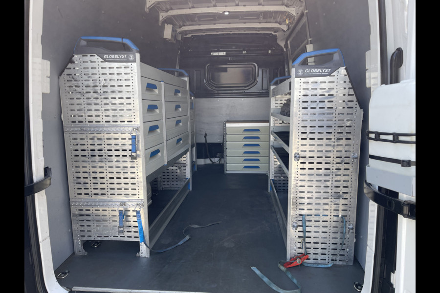 Volkswagen Crafter 35 2.0 TDI 140pk L3H3 ( voorheen L2H2 ) Comfortline / vaste prijs rijklaar € 20.950 ex btw / Sortimo ingerichte laadruimte met Victron omvormer / airco / cruise / navi / camera / trekhaak !