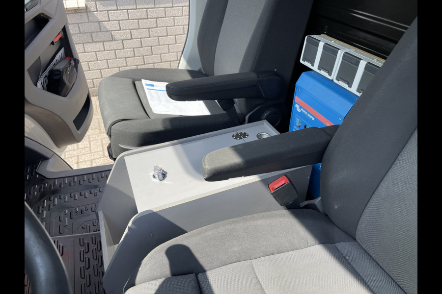 Volkswagen Crafter 35 2.0 TDI 140pk L3H3 ( voorheen L2H2 ) Comfortline / vaste prijs rijklaar € 20.950 ex btw / Sortimo ingerichte laadruimte met Victron omvormer / airco / cruise / navi / camera / trekhaak !
