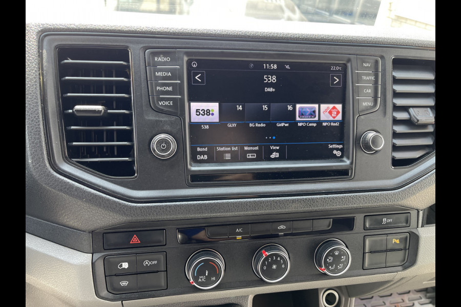 Volkswagen Crafter 35 2.0 TDI 140pk L3H3 ( voorheen L2H2 ) Comfortline / vaste prijs rijklaar € 20.950 ex btw / Sortimo ingerichte laadruimte met Victron omvormer / airco / cruise / navi / camera / trekhaak !