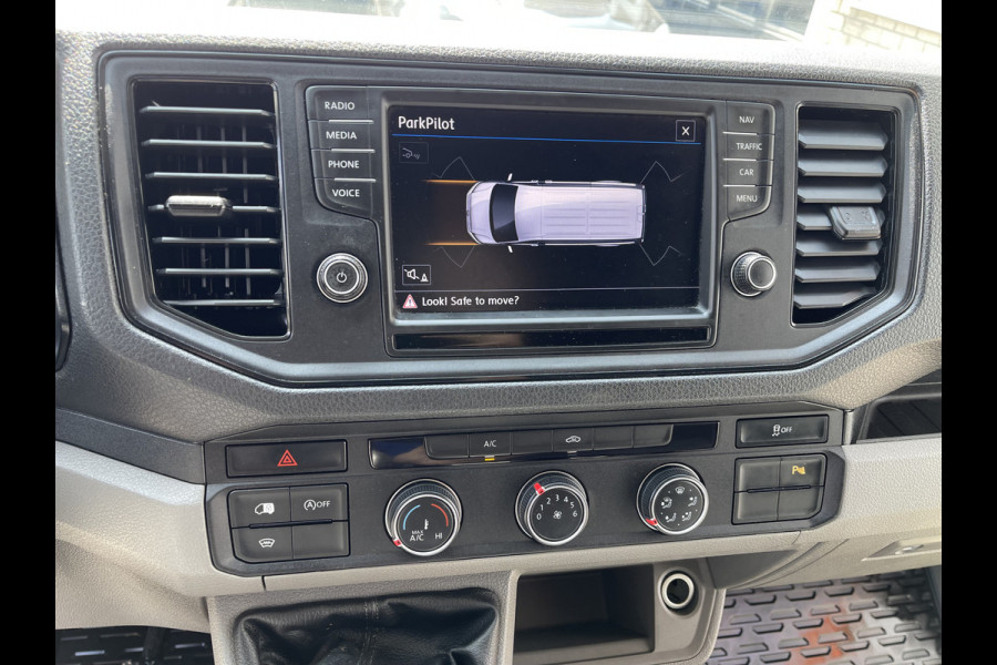 Volkswagen Crafter 35 2.0 TDI 140pk L3H3 ( voorheen L2H2 ) Comfortline / vaste prijs rijklaar € 20.950 ex btw / Sortimo ingerichte laadruimte met Victron omvormer / airco / cruise / navi / camera / trekhaak !