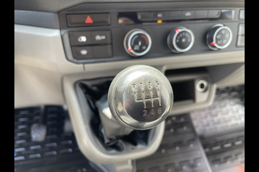 Volkswagen Crafter 35 2.0 TDI 140pk L3H3 ( voorheen L2H2 ) Comfortline / vaste prijs rijklaar € 20.950 ex btw / Sortimo ingerichte laadruimte met Victron omvormer / airco / cruise / navi / camera / trekhaak !
