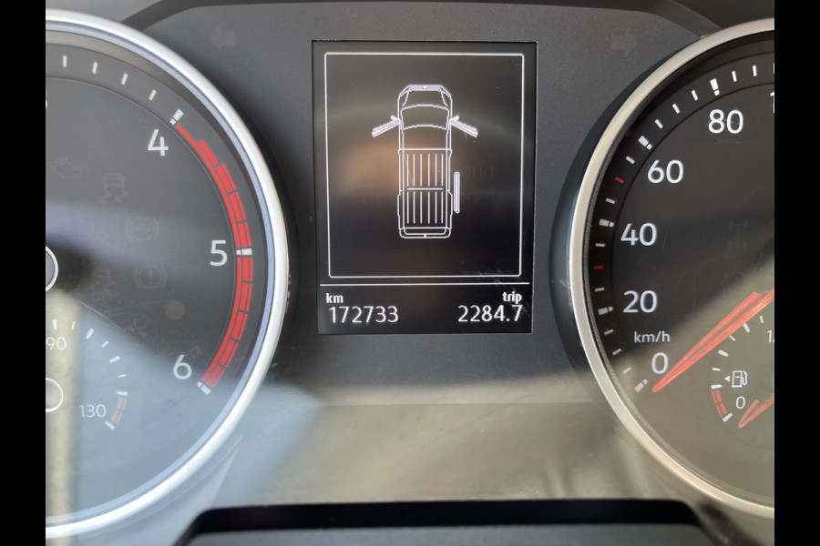 Volkswagen Crafter 35 2.0 TDI 140pk L3H3 ( voorheen L2H2 ) Comfortline / vaste prijs rijklaar € 20.950 ex btw / Sortimo ingerichte laadruimte met Victron omvormer / airco / cruise / navi / camera / trekhaak !