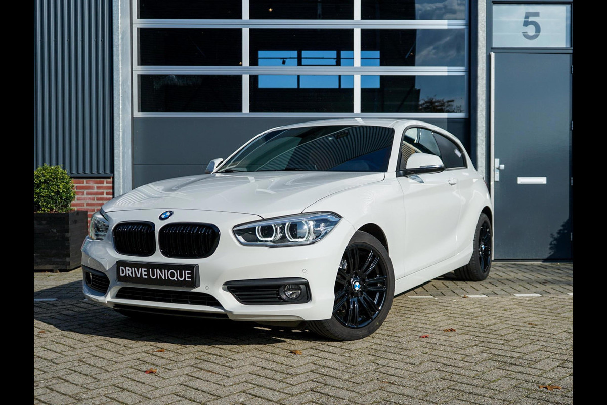BMW 1-serie 118i High Executive, Origineel Nederlands! Navi Prof., Leder, Trekhaak, Parkeersensoren V+A, DAB, Premium HiFi, LED BMW 1-serie 118i High Executive, Origineel Nederlands! Navi Prof., Leder, Trekhaak, Parkeersensoren V+A, DAB, Premium HiFi, LED