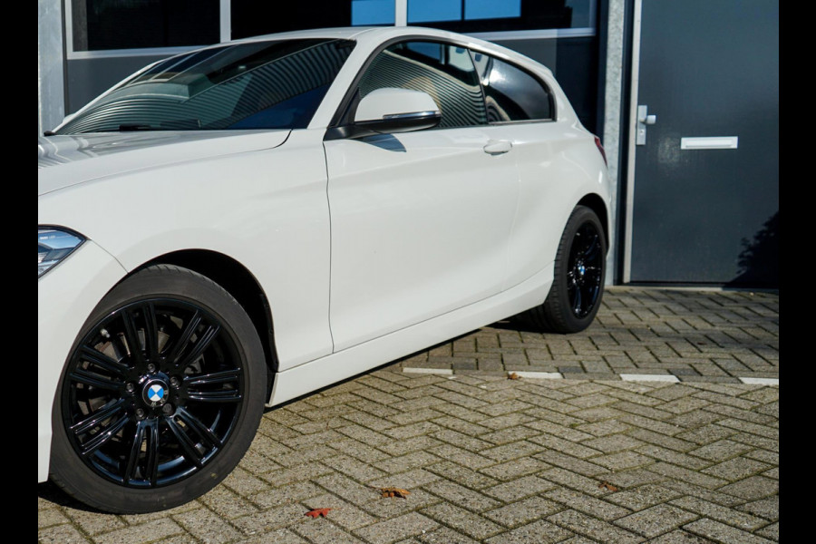 BMW 1-serie 118i High Executive | Origineel Nederlands! Navi Prof. | Leder | Trekhaak, Parkeersensoren V+A, DAB, Premium HiFi, LED
