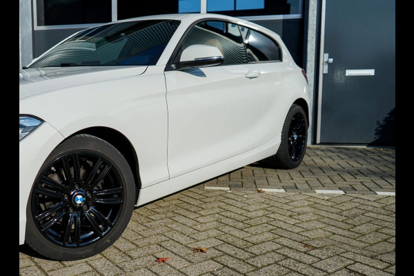 BMW 1-serie 118i High Executive | Origineel Nederlands! Navi Prof. | Leder | Trekhaak, Parkeersensoren V+A, DAB, Premium HiFi, LED