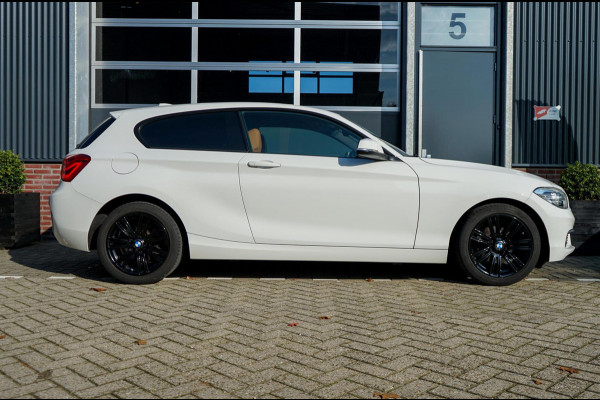 BMW 1-serie 118i High Executive | Origineel Nederlands! Navi Prof. | Leder | Trekhaak, Parkeersensoren V+A, DAB, Premium HiFi, LED
