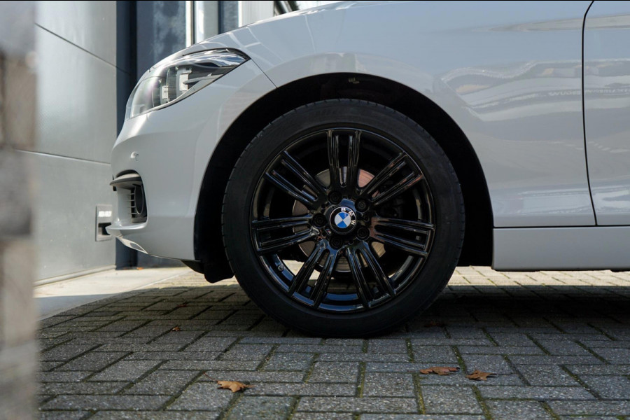 BMW 1-serie 118i High Executive | Origineel Nederlands! Navi Prof. | Leder | Trekhaak, Parkeersensoren V+A, DAB, Premium HiFi, LED