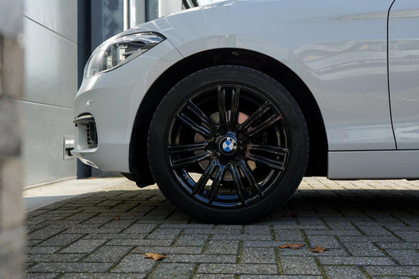 BMW 1-serie 118i High Executive | Origineel Nederlands! Navi Prof. | Leder | Trekhaak, Parkeersensoren V+A, DAB, Premium HiFi, LED