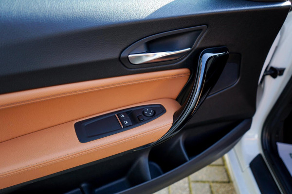 BMW 1-serie 118i High Executive | Origineel Nederlands! Navi Prof. | Leder | Trekhaak, Parkeersensoren V+A, DAB, Premium HiFi, LED