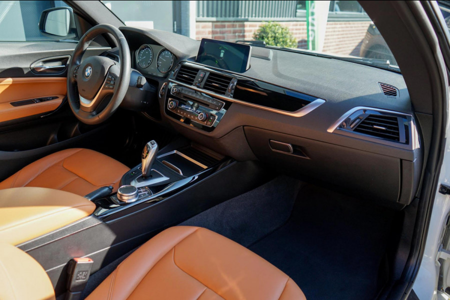 BMW 1-serie 118i High Executive | Origineel Nederlands! Navi Prof. | Leder | Trekhaak, Parkeersensoren V+A, DAB, Premium HiFi, LED