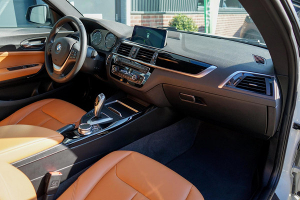 BMW 1-serie 118i High Executive | Origineel Nederlands! Navi Prof. | Leder | Trekhaak, Parkeersensoren V+A, DAB, Premium HiFi, LED