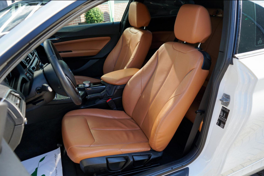 BMW 1-serie 118i High Executive | Origineel Nederlands! Navi Prof. | Leder | Trekhaak, Parkeersensoren V+A, DAB, Premium HiFi, LED