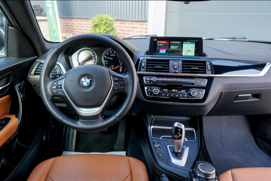 BMW 1-serie 118i High Executive | Origineel Nederlands! Navi Prof. | Leder | Trekhaak, Parkeersensoren V+A, DAB, Premium HiFi, LED