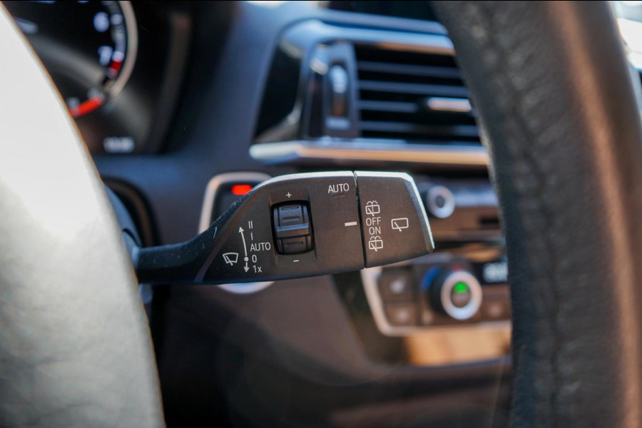 BMW 1-serie 118i High Executive | Origineel Nederlands! Navi Prof. | Leder | Trekhaak, Parkeersensoren V+A, DAB, Premium HiFi, LED