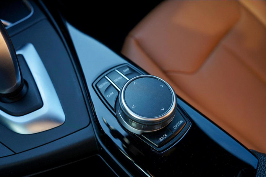 BMW 1-serie 118i High Executive | Origineel Nederlands! Navi Prof. | Leder | Trekhaak, Parkeersensoren V+A, DAB, Premium HiFi, LED