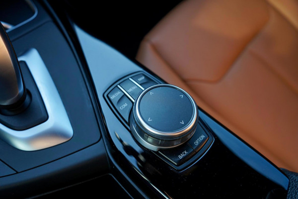 BMW 1-serie 118i High Executive | Origineel Nederlands! Navi Prof. | Leder | Trekhaak, Parkeersensoren V+A, DAB, Premium HiFi, LED