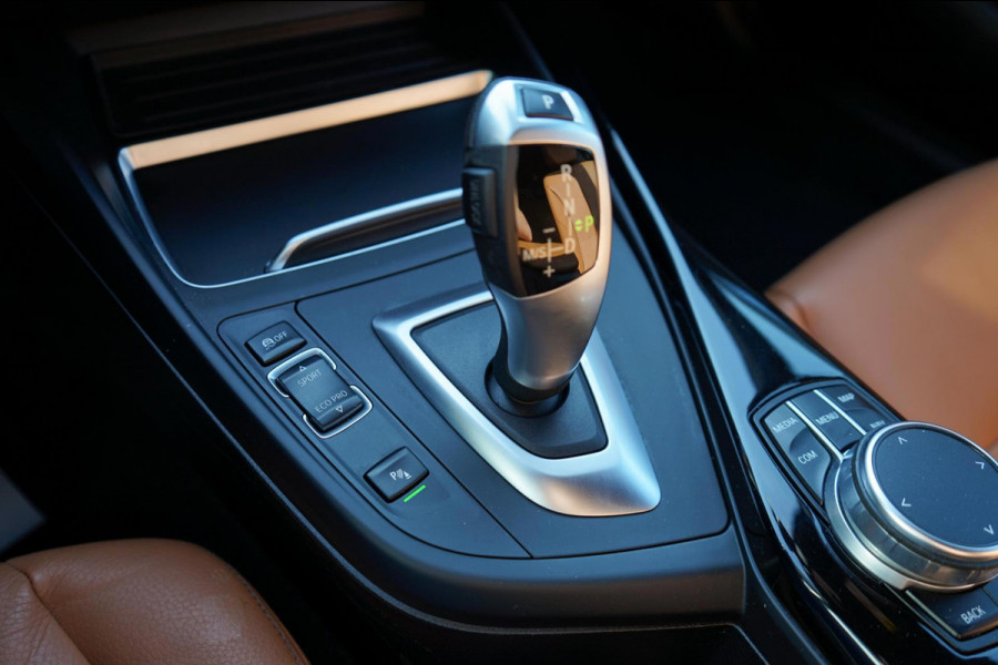 BMW 1-serie 118i High Executive | Origineel Nederlands! Navi Prof. | Leder | Trekhaak, Parkeersensoren V+A, DAB, Premium HiFi, LED