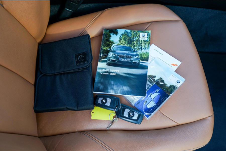 BMW 1-serie 118i High Executive | Origineel Nederlands! Navi Prof. | Leder | Trekhaak, Parkeersensoren V+A, DAB, Premium HiFi, LED