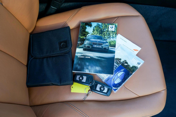 BMW 1-serie 118i High Executive | Origineel Nederlands! Navi Prof. | Leder | Trekhaak, Parkeersensoren V+A, DAB, Premium HiFi, LED