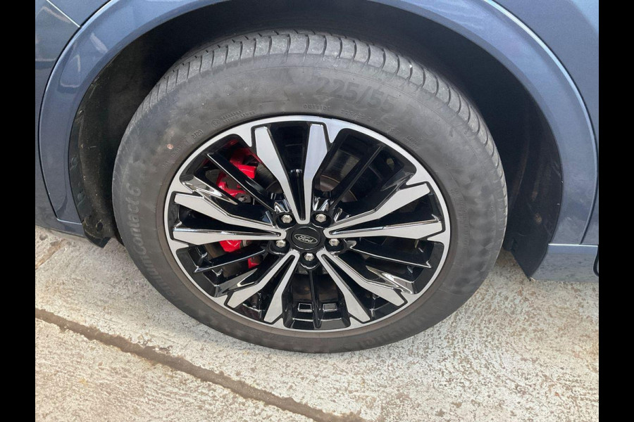 Ford Kuga 2.5 PHEV ST-Line X | Panoramadak | Trekhaak afneembaar | 19 inch + rode remklauwen | Winter Pack | Adaptive cruise control | Camera | Dodehoeksensoren  | Head up Display | Adaptive LED