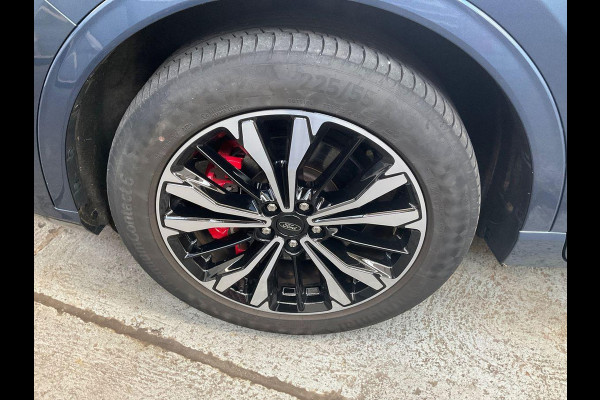 Ford Kuga 2.5 PHEV ST-Line X | Panoramadak | Trekhaak afneembaar | 19 inch + rode remklauwen | Winter Pack | Adaptive cruise control | Camera | Dodehoeksensoren  | Head up Display | Adaptive LED