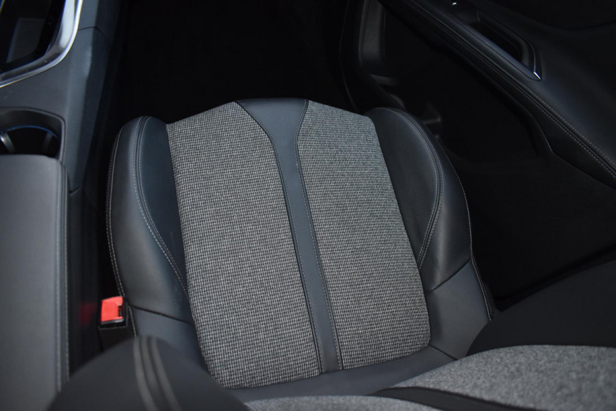 Peugeot 5008 1.2 PureTech 130PK Aut. Allure | 7 zits | Camera | Carplay | Incl. garantie