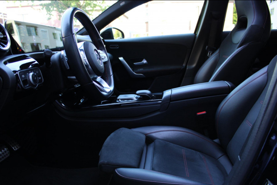 Mercedes-Benz A-Klasse 180 Business Solution AMG Pano Navi