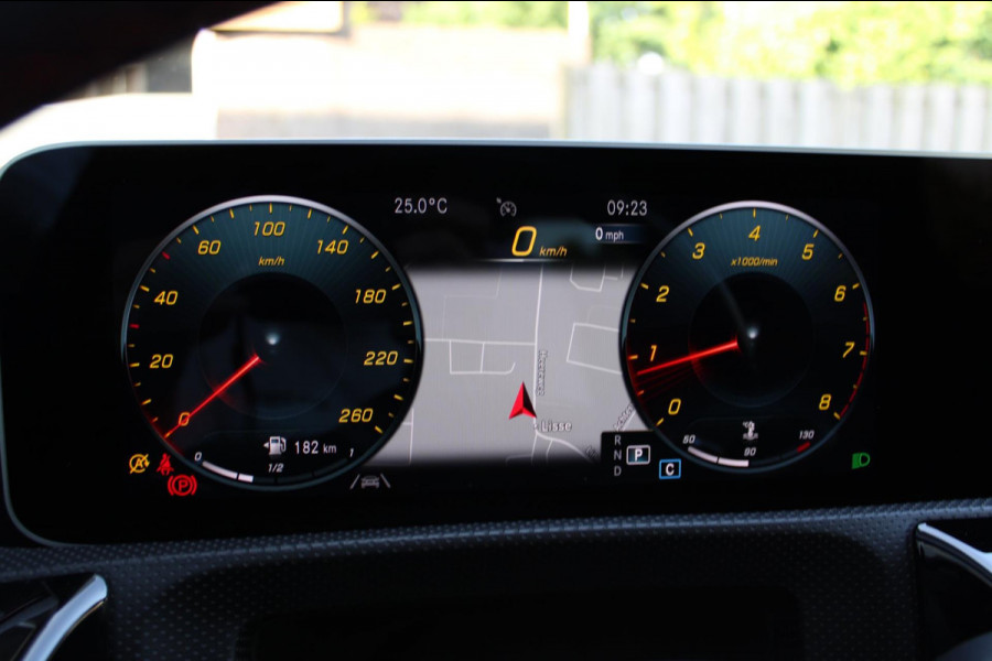 Mercedes-Benz A-Klasse 180 Business Solution AMG Pano Navi