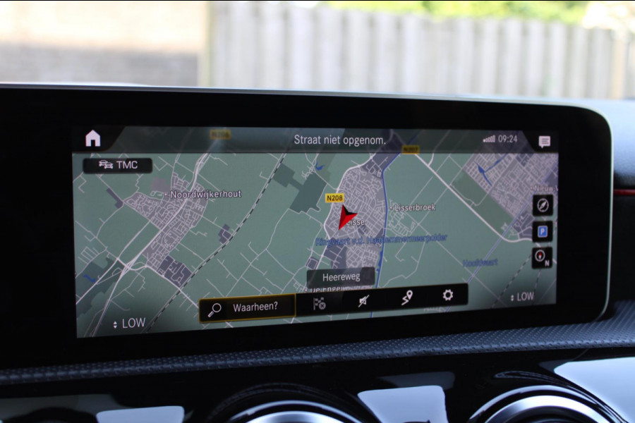 Mercedes-Benz A-Klasse 180 Business Solution AMG Pano Navi