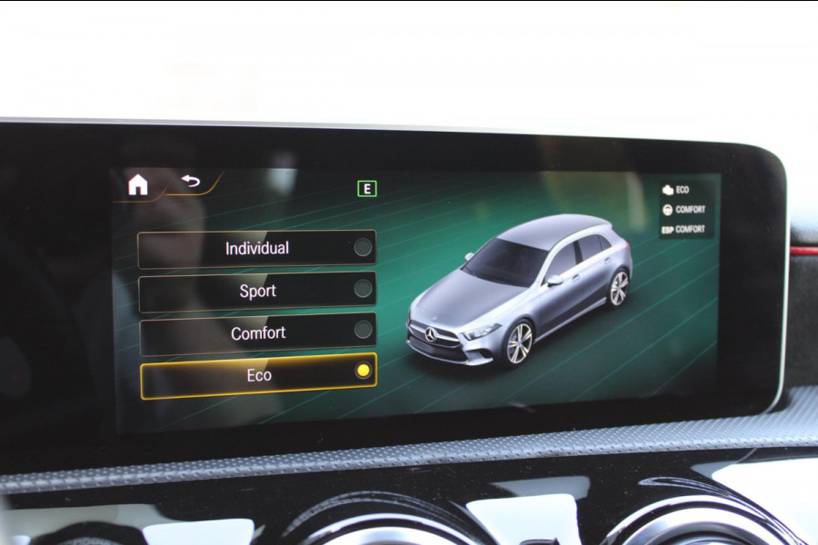 Mercedes-Benz A-Klasse 180 Business Solution AMG Pano Navi