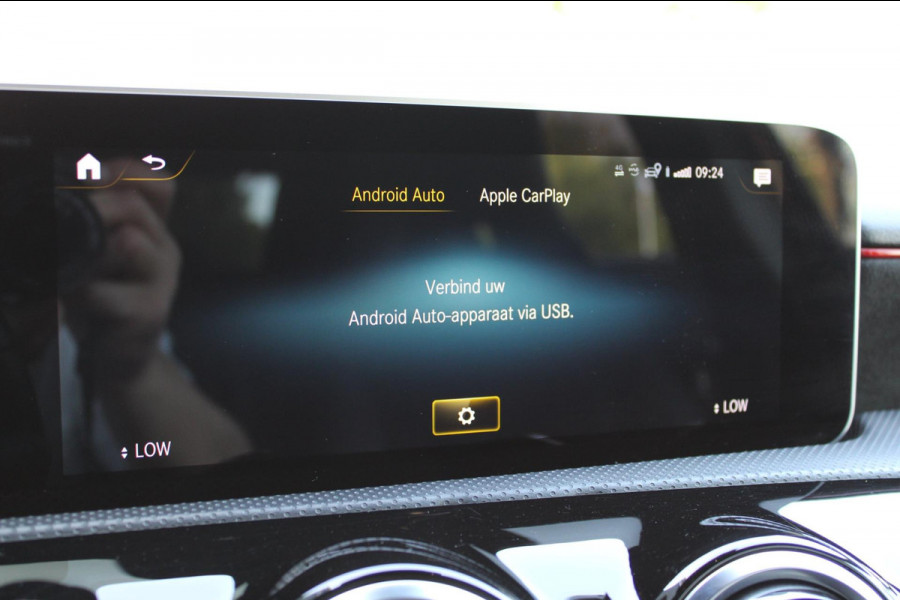 Mercedes-Benz A-Klasse 180 Business Solution AMG Pano Navi
