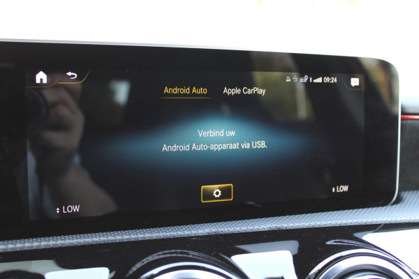 Mercedes-Benz A-Klasse 180 Business Solution AMG Pano Navi