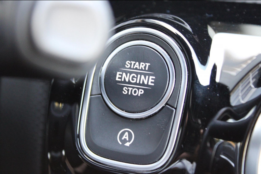 Mercedes-Benz A-Klasse 180 Business Solution AMG Pano Navi