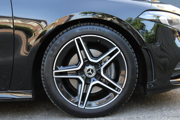 Mercedes-Benz A-Klasse 180 Business Solution AMG Pano Navi