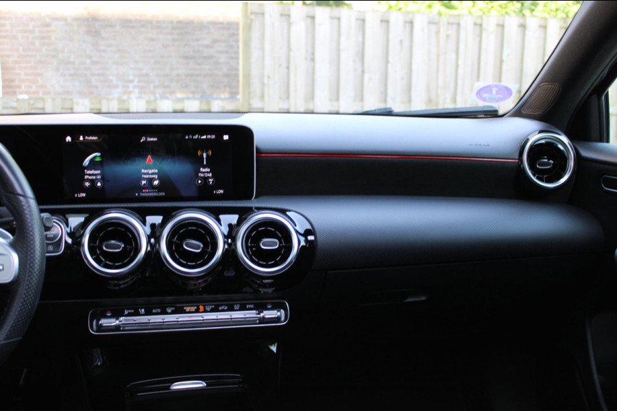Mercedes-Benz A-Klasse 180 Business Solution AMG Pano Navi