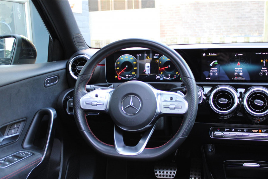 Mercedes-Benz A-Klasse 180 Business Solution AMG Pano Navi