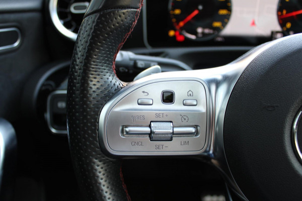 Mercedes-Benz A-Klasse 180 Business Solution AMG Pano Navi