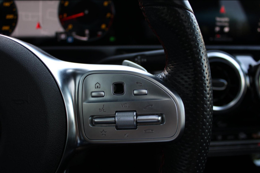 Mercedes-Benz A-Klasse 180 Business Solution AMG Pano Navi