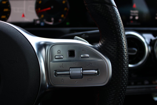 Mercedes-Benz A-Klasse 180 Business Solution AMG Pano Navi