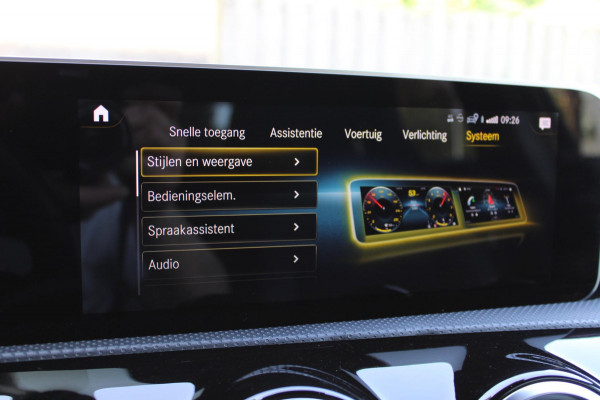Mercedes-Benz A-Klasse 180 Business Solution AMG Pano Navi